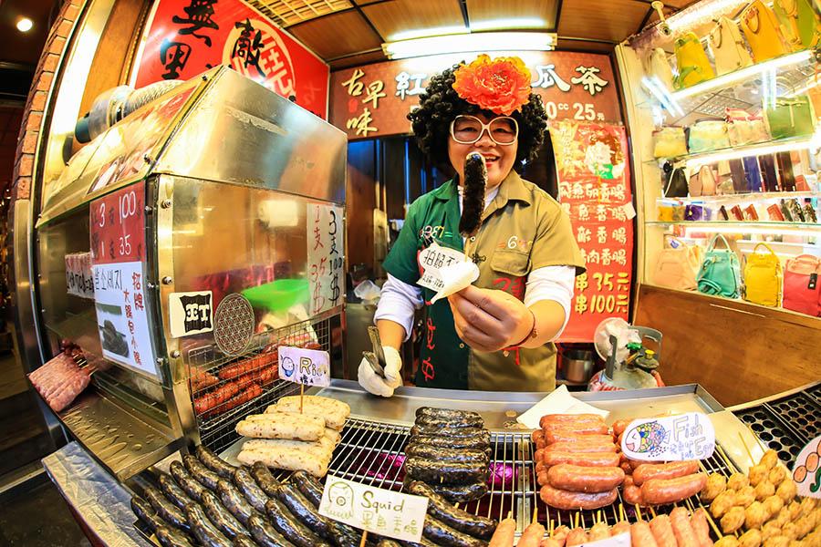 Meet the friendly food traders of Taipei, Taiwan | Travel Nation